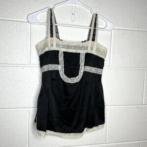 < Y2K Central Park West 100% Silk Tank Top With White Lace Detail >